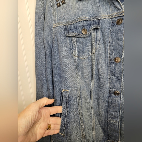 Torrid Studded Blue Denim Trucker Jacket Sz 3X - Picture 9 of 13